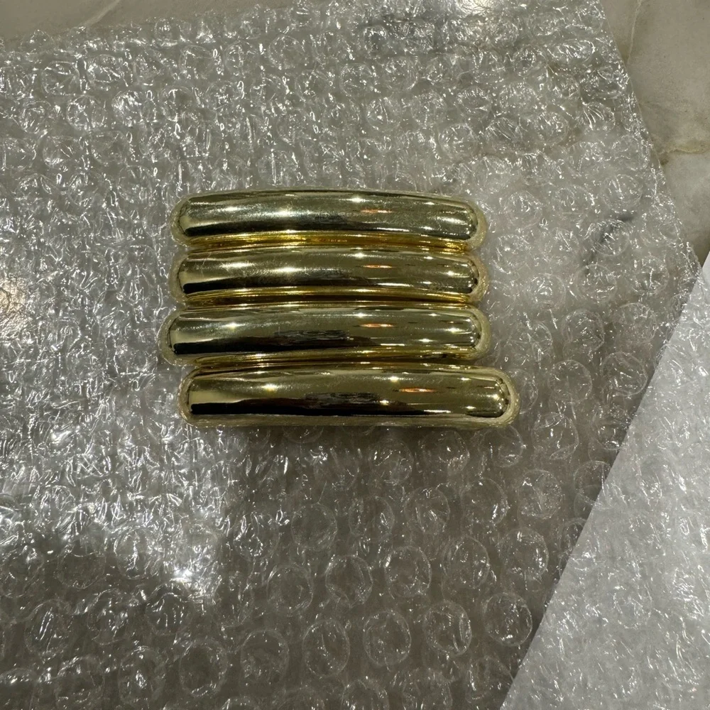 4 GLOSSY BAR BARRETTE GOLD New 🔥✨✨✨ comes with beautiful gift box 🎁